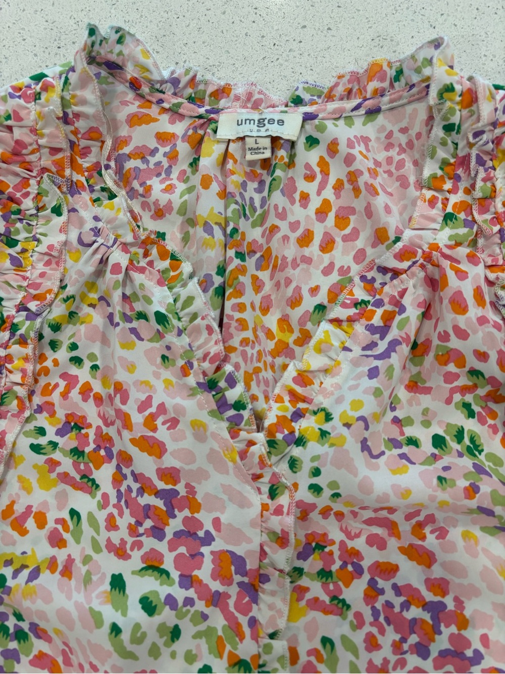 UMGEE Women's Bold Multicolor Ruffle V-Neck Short Sleeve Blouse Large - Picture 2 of 6